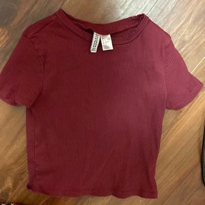 H&M burgundy tshirt